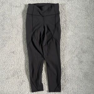 Lululemon To The Beat 24” size 6 in Black